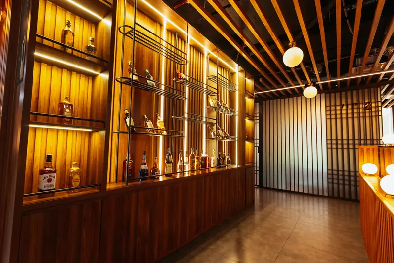 Quầy bar và lối vào phòng VIP tại Hwa Pung Jeong