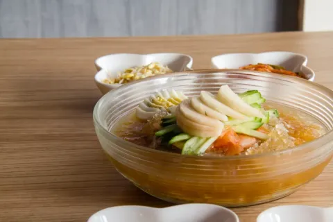 물냉면