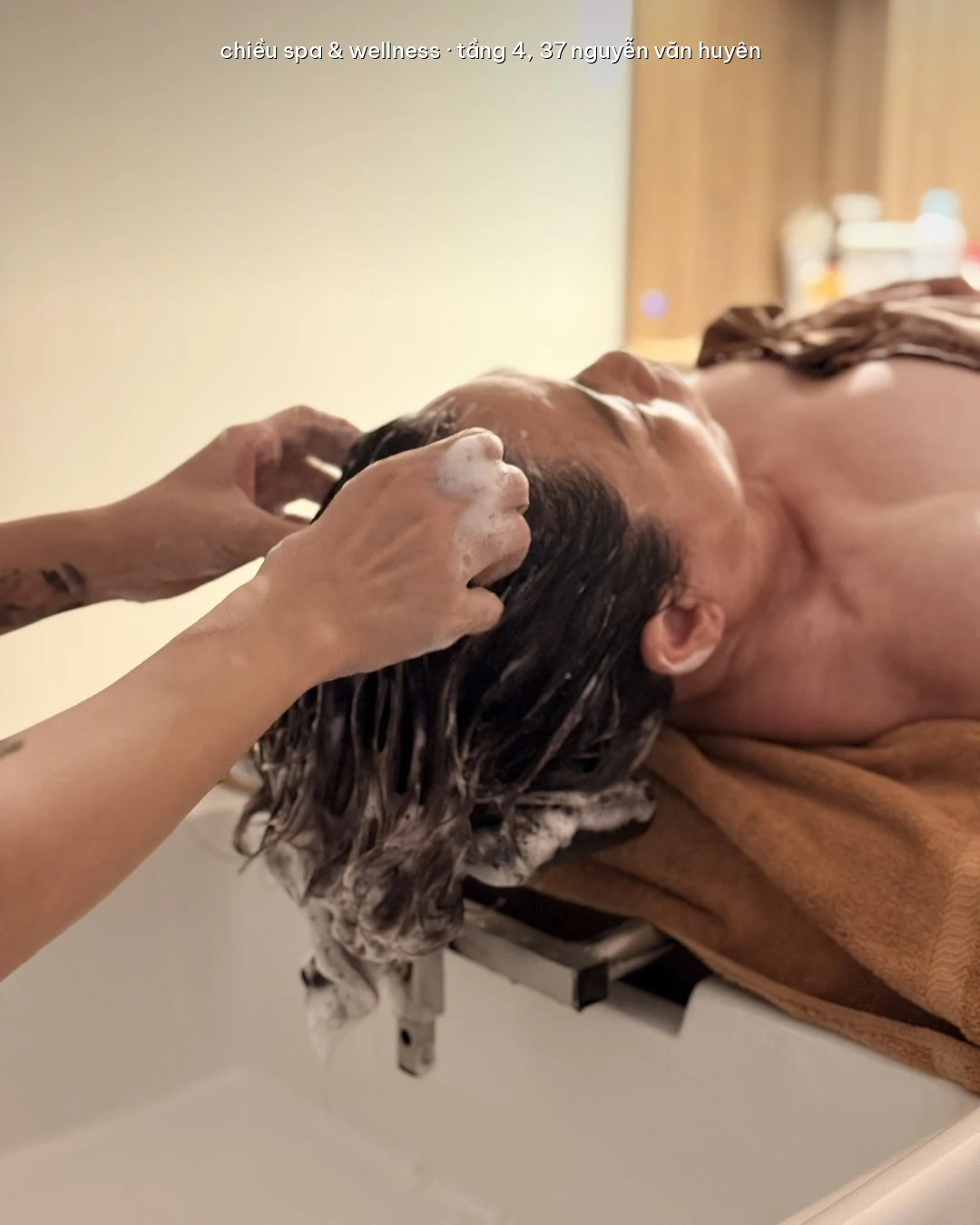 CHIỀU Spa & Wellness의 헤드스파 샴푸 관리 모습