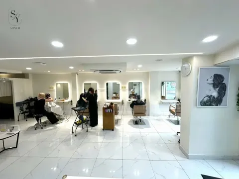 소유 헤어&스파 매장 내부 커트 공간